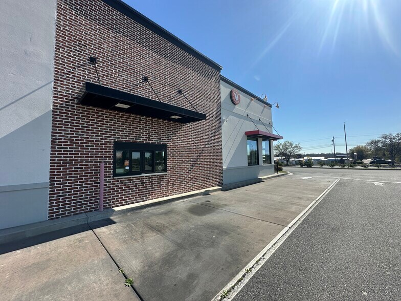 More Photos Of 2005 Ohio Ave N, Live Oak Fast Food For Lease