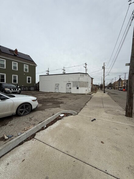 More Photos Of 860 E Long St, Columbus Freestanding For Lease