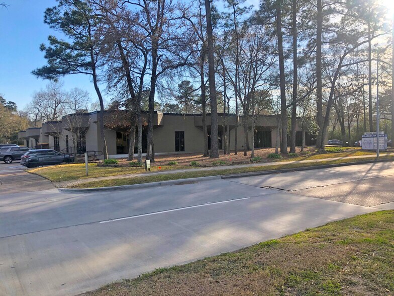 More Photos Of 1110 Kingwood Dr, Kingwood Office For Sale