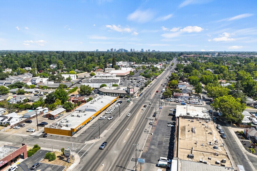More Photos Of 5303 Freeport Blvd, Sacramento Storefront For Lease