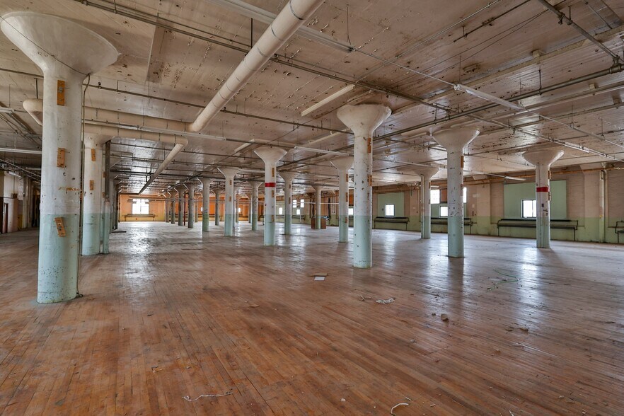 More Photos Of 100 E Diamond Ave, Hazleton Warehouse For Lease