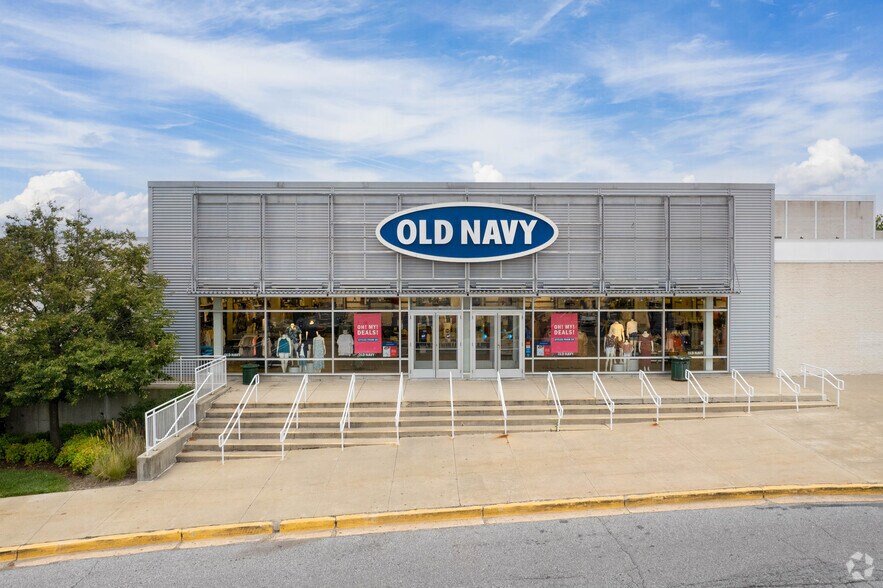 More Photos Of 130-170 W Ridgely Rd, Lutherville General Retail For Lease