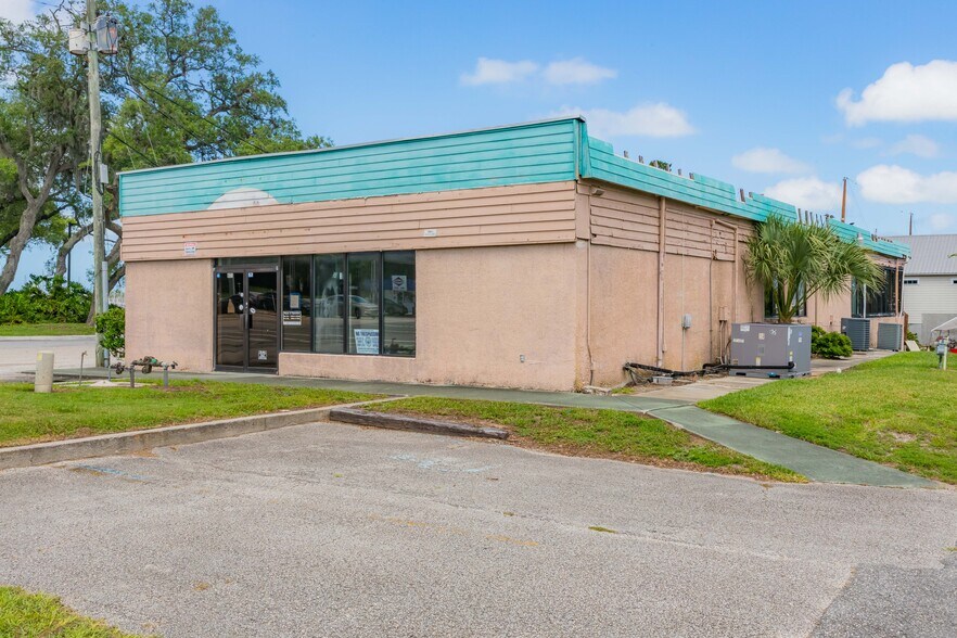 More Photos Of 801 Ponce De Leon Blvd, Saint Augustine Freestanding For Sale