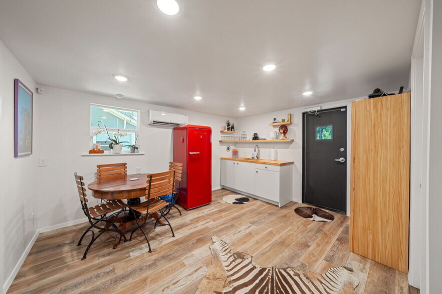 More Photos Of 2612 E Cesar Chavez St, Austin Loft Creative Space For Lease