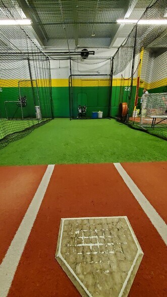 More Photos Of 2290 Alahao Pl, Honolulu Warehouse For Lease