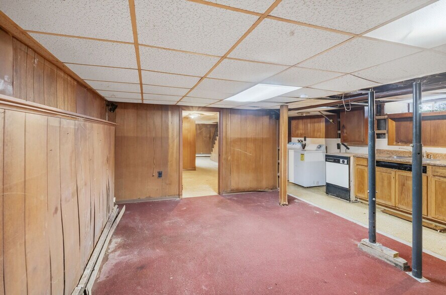 More Photos Of 400 Thames St, Bristol Multifamily For Sale