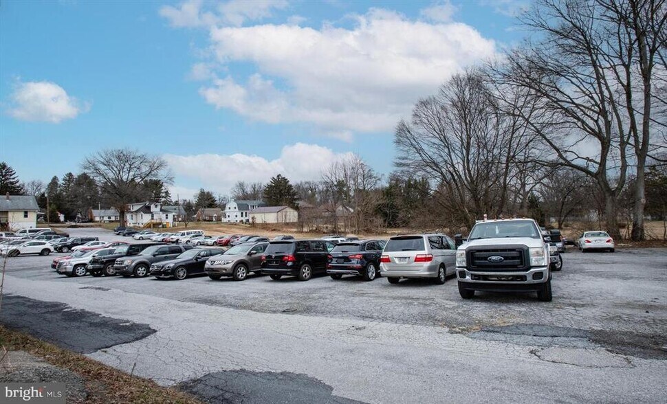 More Photos Of 1537 Bridge St, New Cumberland Auto Dealership For Lease