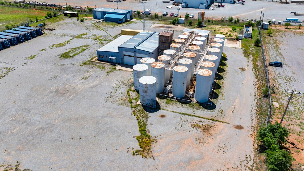 More Photos Of 520 Robison dr, Elk City Industrial For Sale