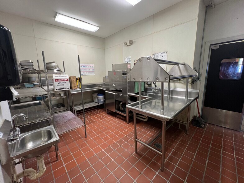 More Photos Of 300 N Lake Park Blvd, Carolina Beach Restaurant For Lease