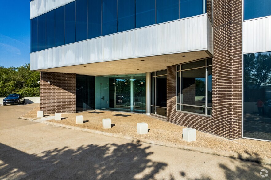More Photos Of 1612 Summit Ave, Fort Worth Office For Lease