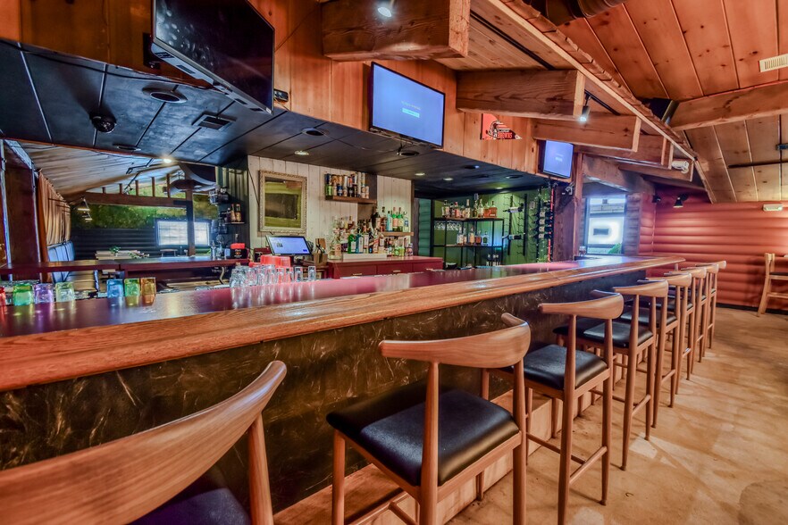 More Photos Of 28810 Lake Shore Blvd, Willowick General Retail For Sale