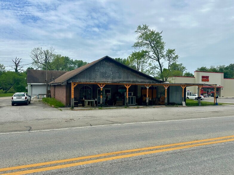 More Photos Of 1025 Highway 150 NE, Palmyra Freestanding For Sale