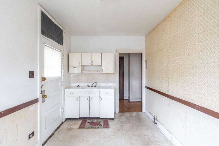 More Photos Of 146 157th St, Calumet City Apartments For Sale