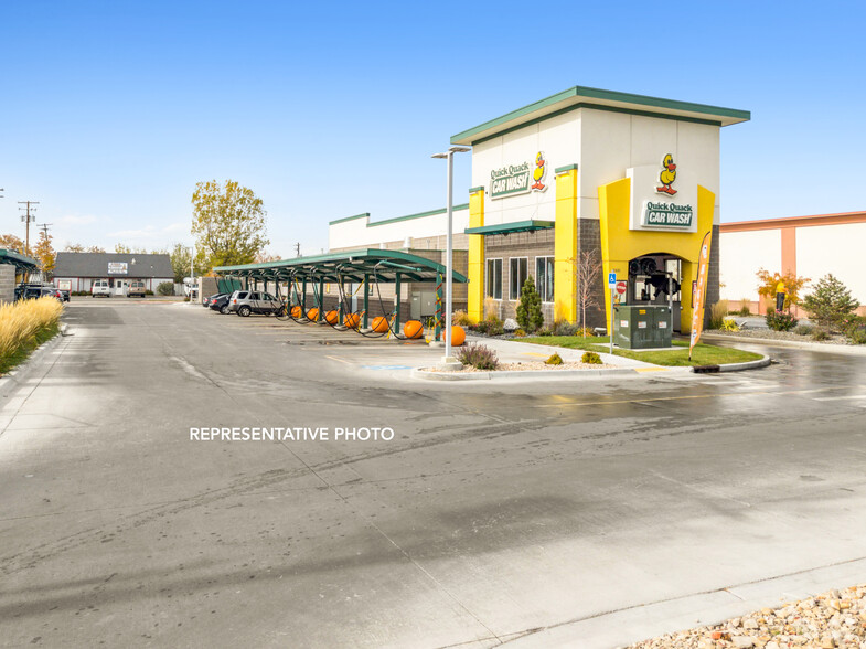 Primary Photo Of 702 Southmore Ave, Pasadena Convenience Store For Sale