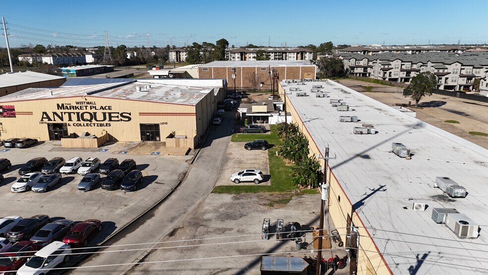 More Photos Of 10932 Katy Fwy, Houston Office For Lease