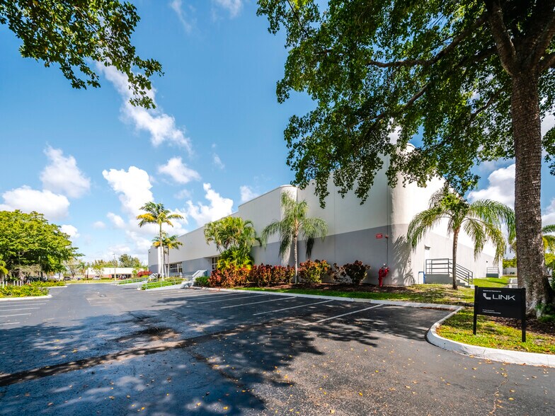 More Photos Of 5400 NW 35th Ave, Fort Lauderdale Warehouse For Lease