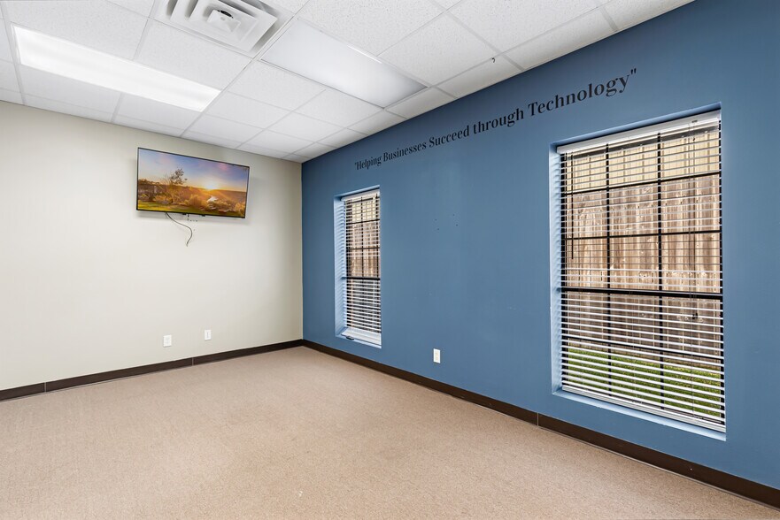 More Photos Of 80-90 Wilson Rd, Humble Medical For Lease