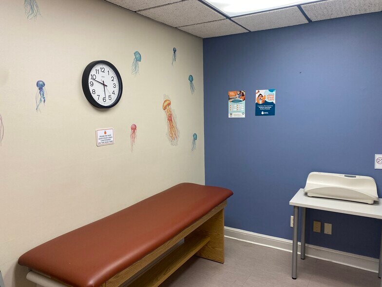 More Photos Of 1395 West Bay Dr, Largo Medical For Sale