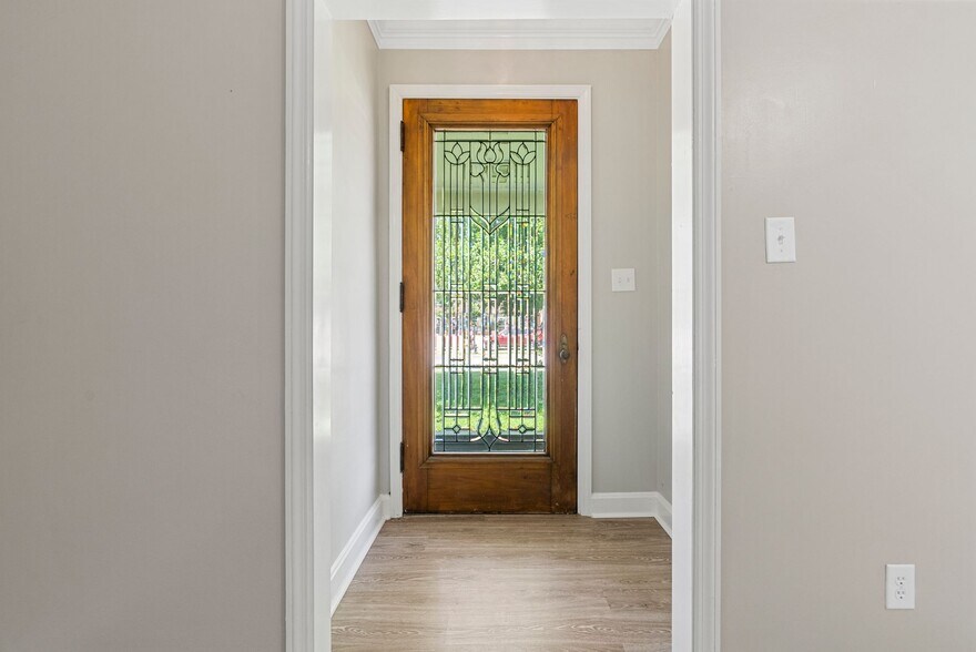 More Photos Of 454 Big Hill Ave, Richmond Office For Sale