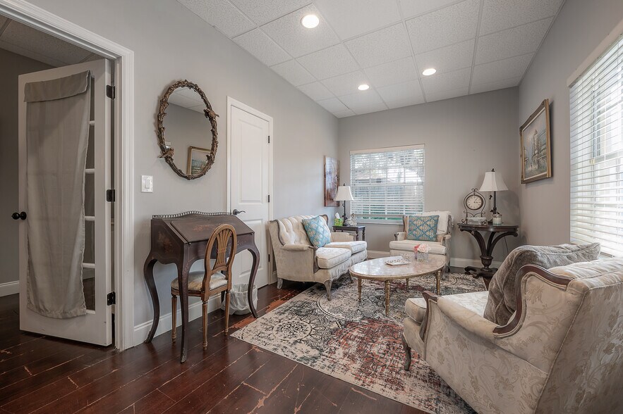More Photos Of 160 E Bloomingdale Ave, Brandon Medical For Sale