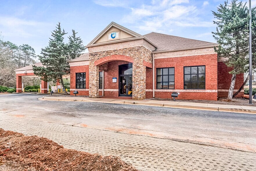 More Photos Of 865 Ga-20/81 Hwy, McDonough Bank For Sale