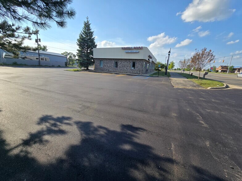 Primary Photo Of 2250 Pontiac Rd, Auburn Hills Office For Lease