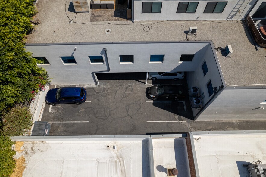 More Photos Of 215 S La Cienega Blvd, Beverly Hills Office For Lease