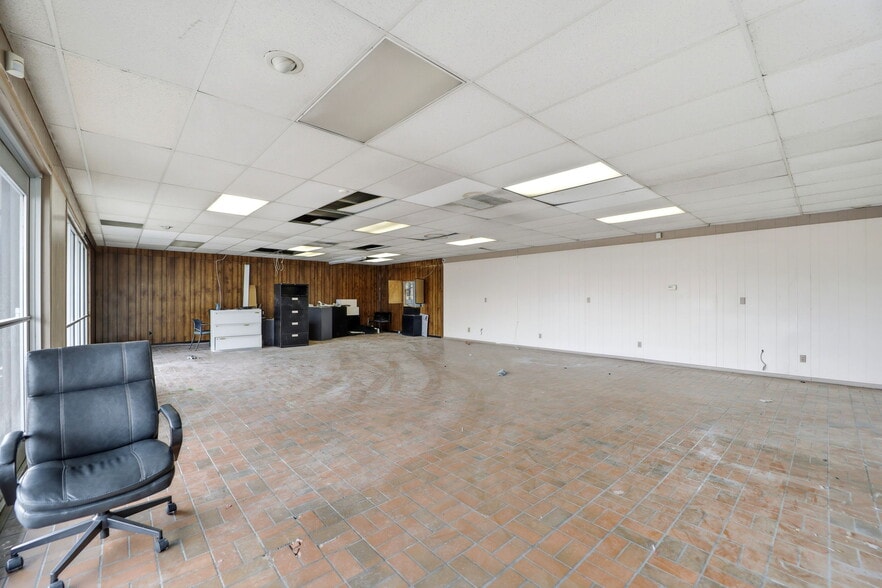 More Photos Of 405 W Fillmore St, Colorado Springs Auto Dealership For Sale