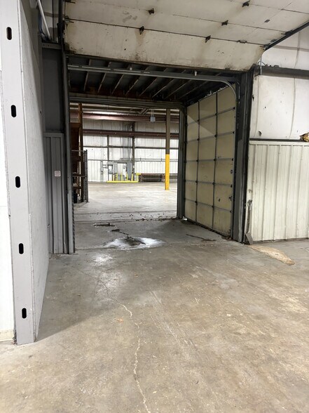 More Photos Of 1818 Scherer Pky, Saint Charles Warehouse For Sale