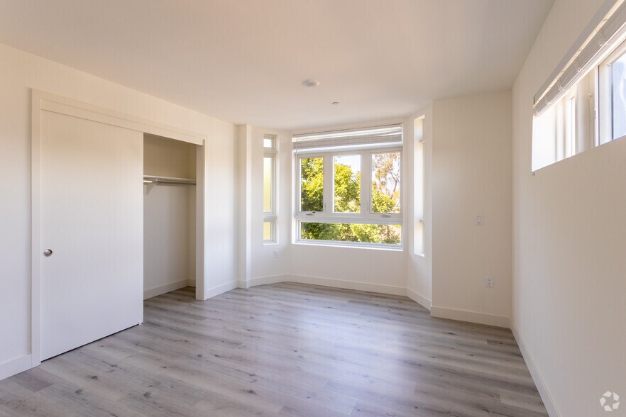 More Photos Of 11701 W Gateway Blvd, Los Angeles Apartments For Lease