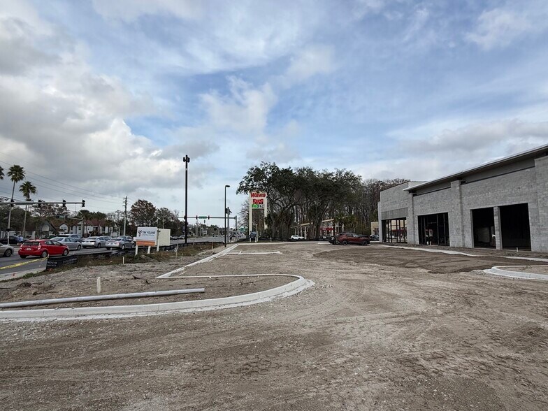 More Photos Of 8730 Baymeadows Rd, Jacksonville Storefront For Lease