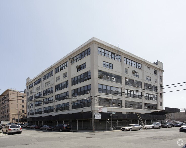 More Photos Of 10-10 44th Ave, Long Island City Warehouse For Lease