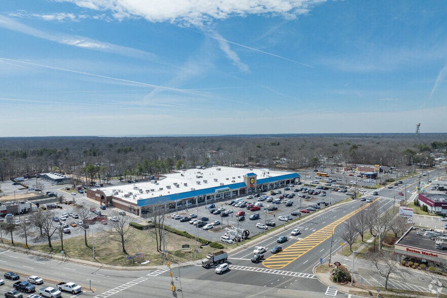 More Photos Of 800 Montauk Hwy, Shirley Freestanding For Lease