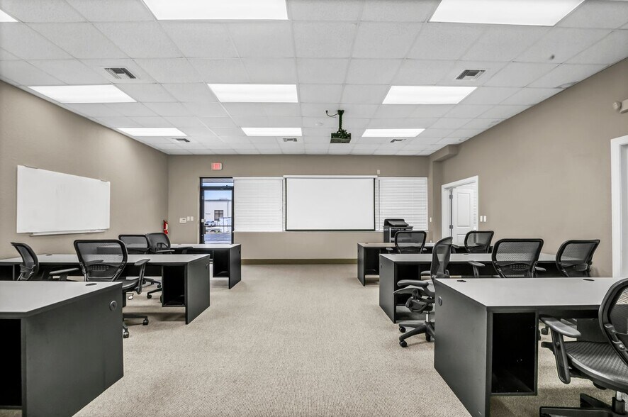 More Photos Of 4500 140th Ave N, Clearwater Unknown For Lease