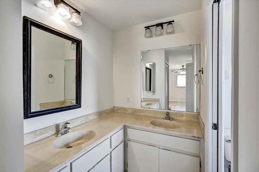 More Photos Of 4707 SW 8th Pl, Cape Coral Apartments For Sale