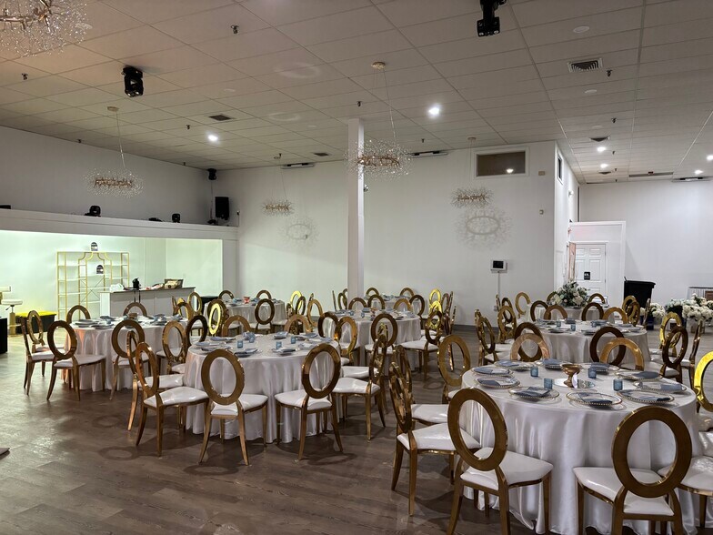 More Photos Of 75-79 Swansea Mall Dr, Swansea Freestanding For Lease