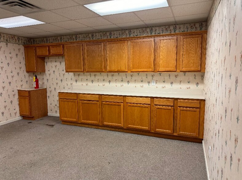 More Photos Of 103 Industrial Park Dr, Perry Distribution For Lease