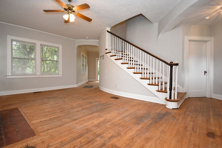 More Photos Of 949 SW 13th St, Gainesville Office Residential For Sale