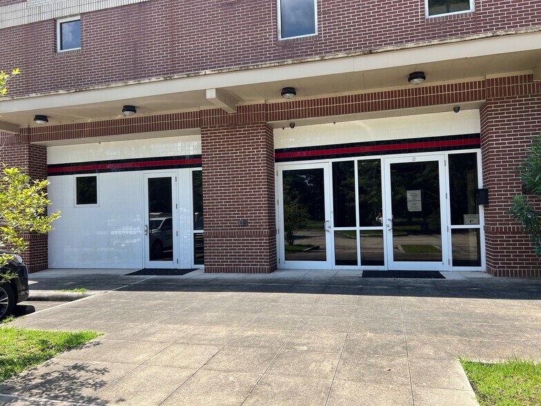 More Photos Of 300 Ashland Way, Madisonville Office For Sale