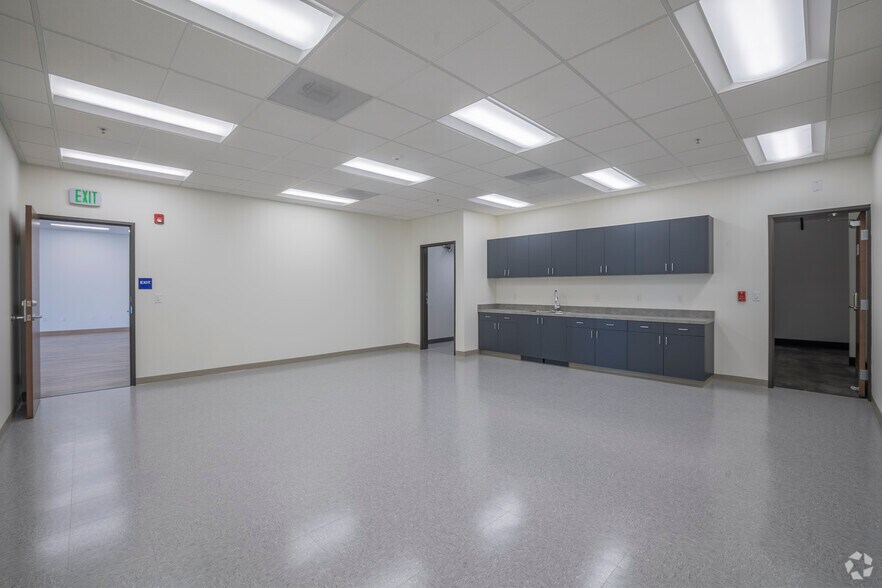 More Photos Of 2380 Williams St, San Leandro Warehouse For Lease