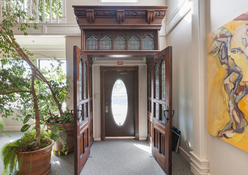 More Photos Of 4821 Broadway St, Addison Office For Sale