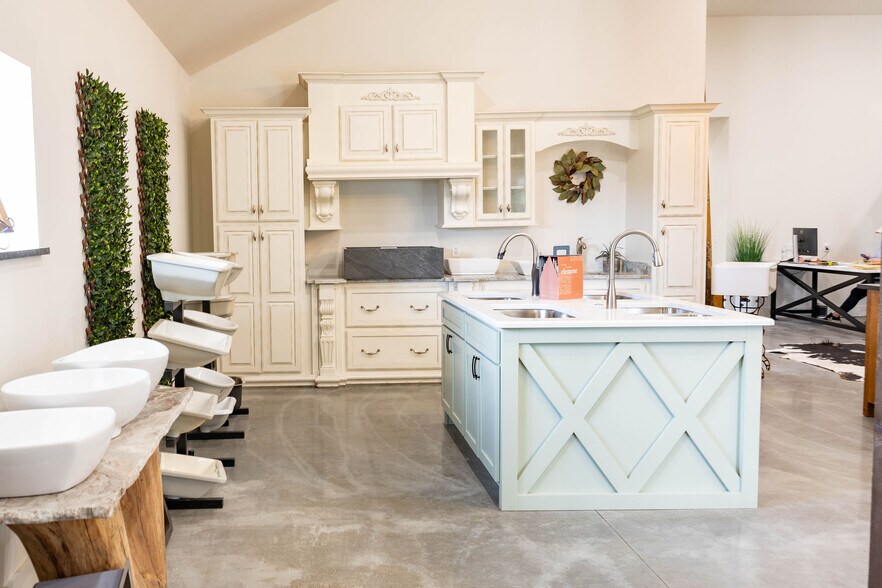 More Photos Of 5830 Highway 231 S, Castalian Springs Showroom For Sale