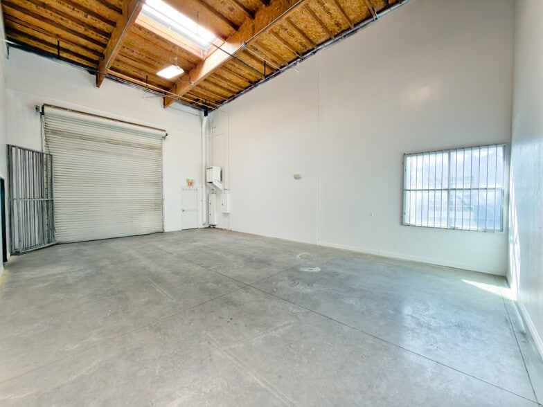 More Photos Of 10557 Juniper Ave, Fontana Warehouse For Lease