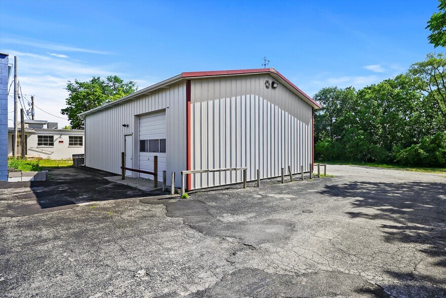 More Photos Of 108 S Batavia Ave, Batavia Auto Repair For Sale