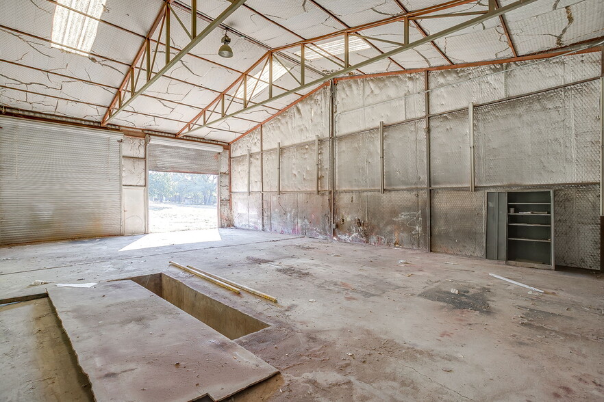 More Photos Of 3545 N Main St, Cleburne Industrial For Lease