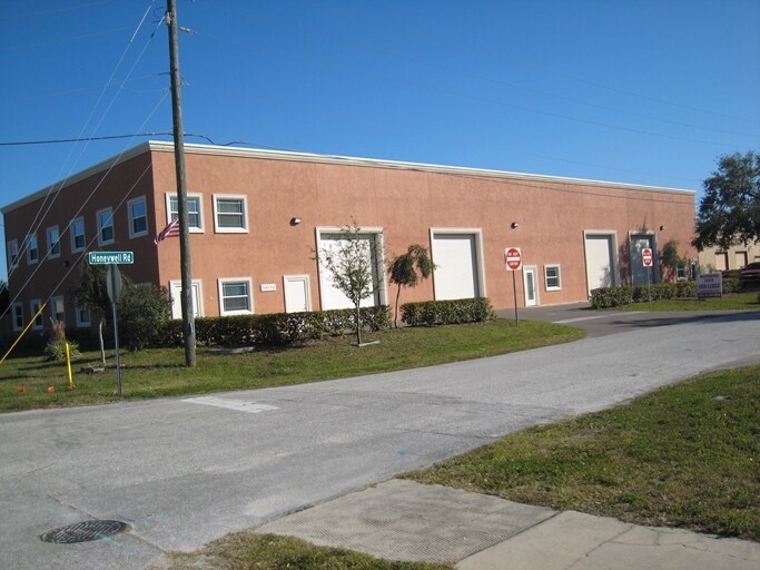 Primary Photo Of 14173 Honeywell Rd, Largo Warehouse For Lease