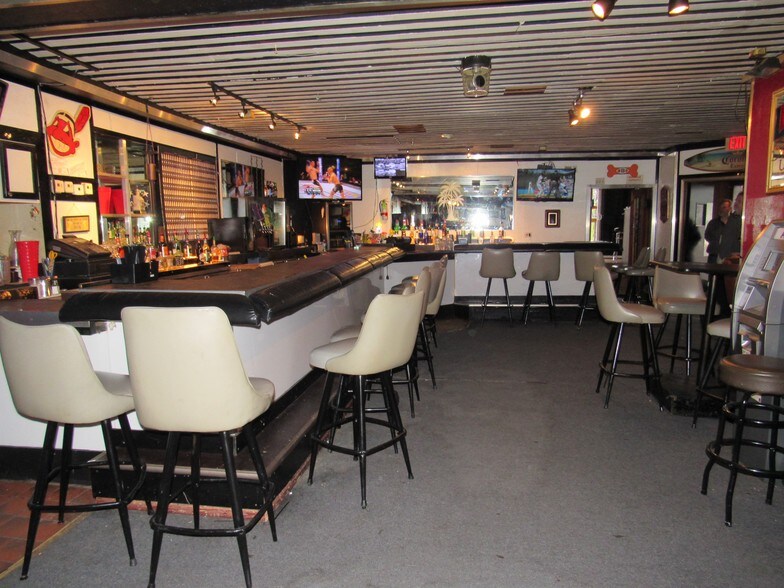 More Photos Of 451 N Main St, Akron Freestanding For Sale