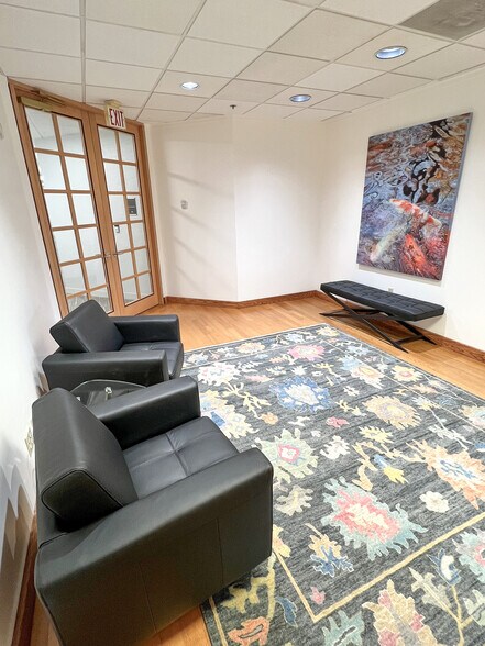 More Photos Of 5950 Berkshire Ln, Dallas Office For Lease