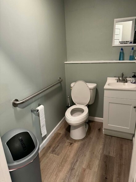 More Photos Of 239 Main St, Bluff City Restaurant For Sale