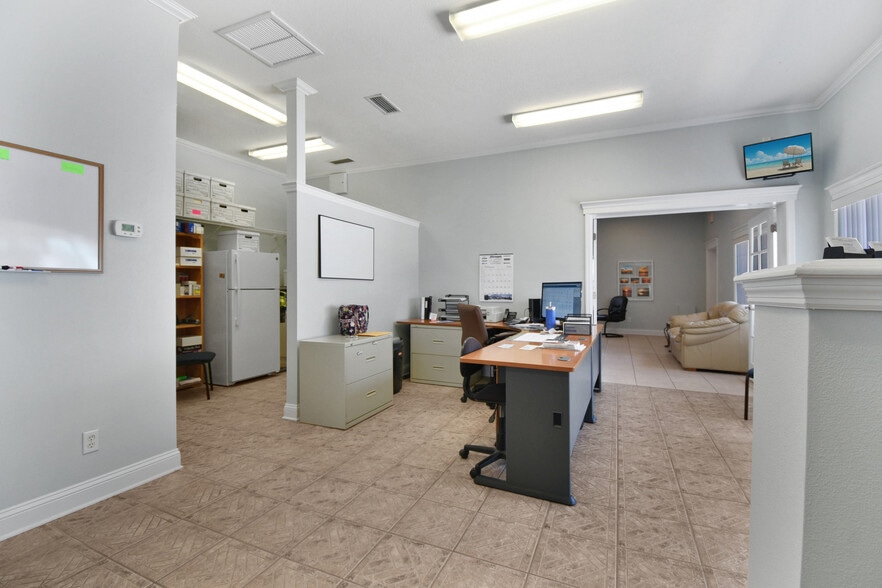 More Photos Of 2071 Dobbs Rd, Saint Augustine Flex For Sale